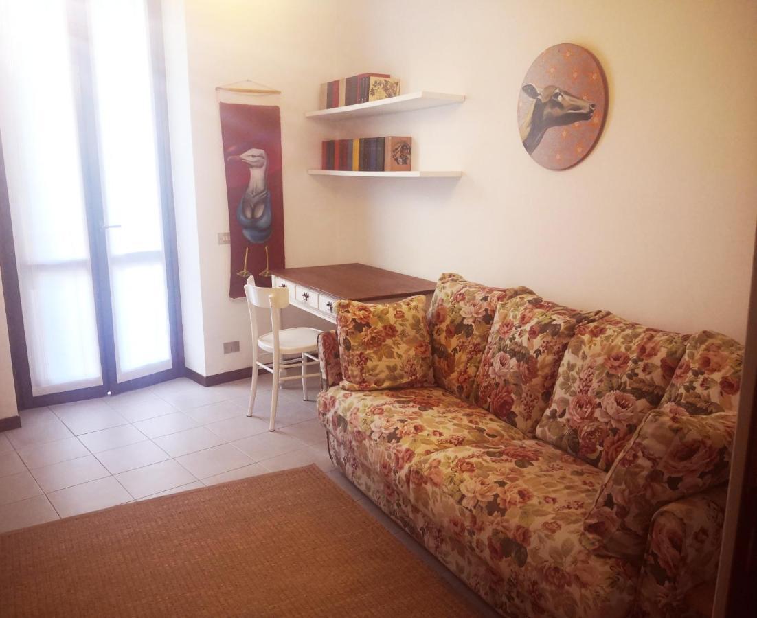 Residenza Esse Villa Angera Bagian luar foto