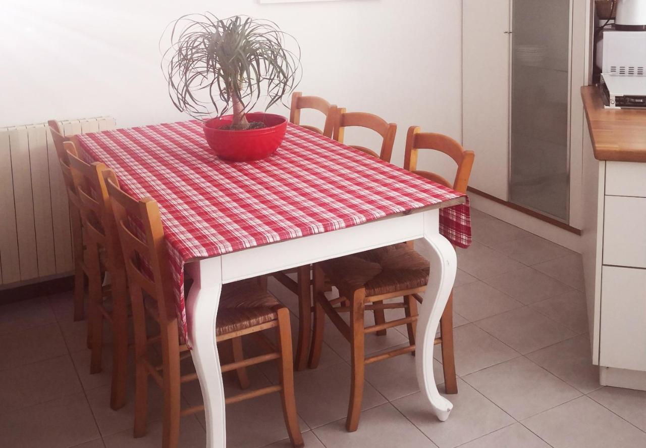Residenza Esse Villa Angera Bagian luar foto