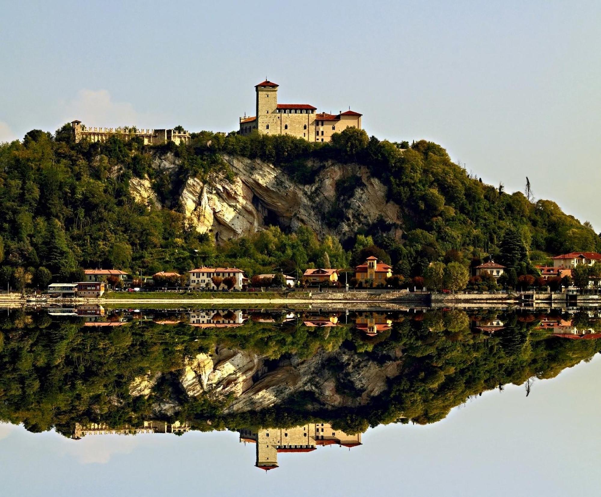 Residenza Esse Villa Angera Bagian luar foto