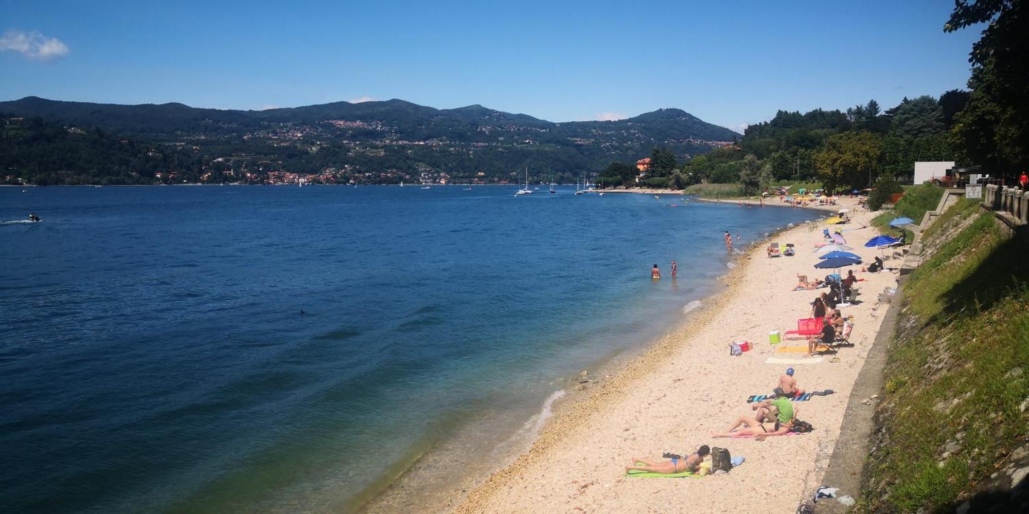 Residenza Esse Villa Angera Bagian luar foto
