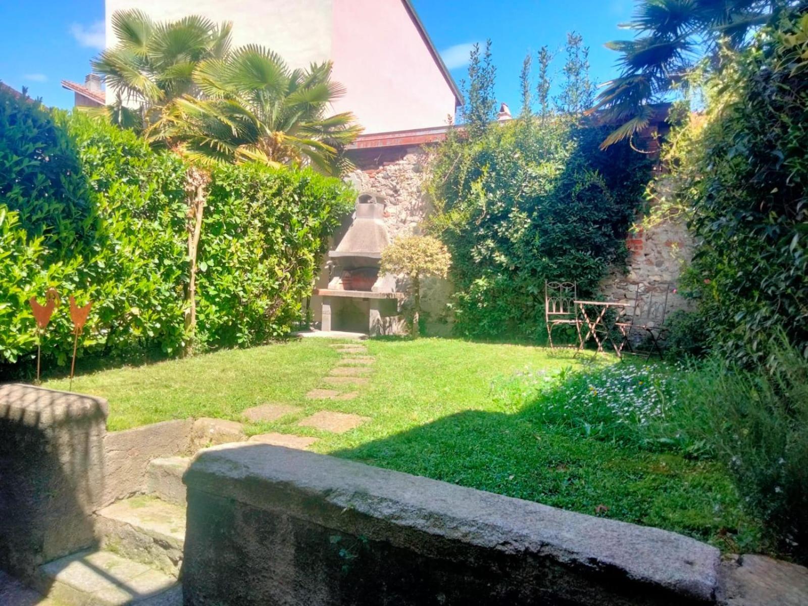Residenza Esse Villa Angera Bagian luar foto