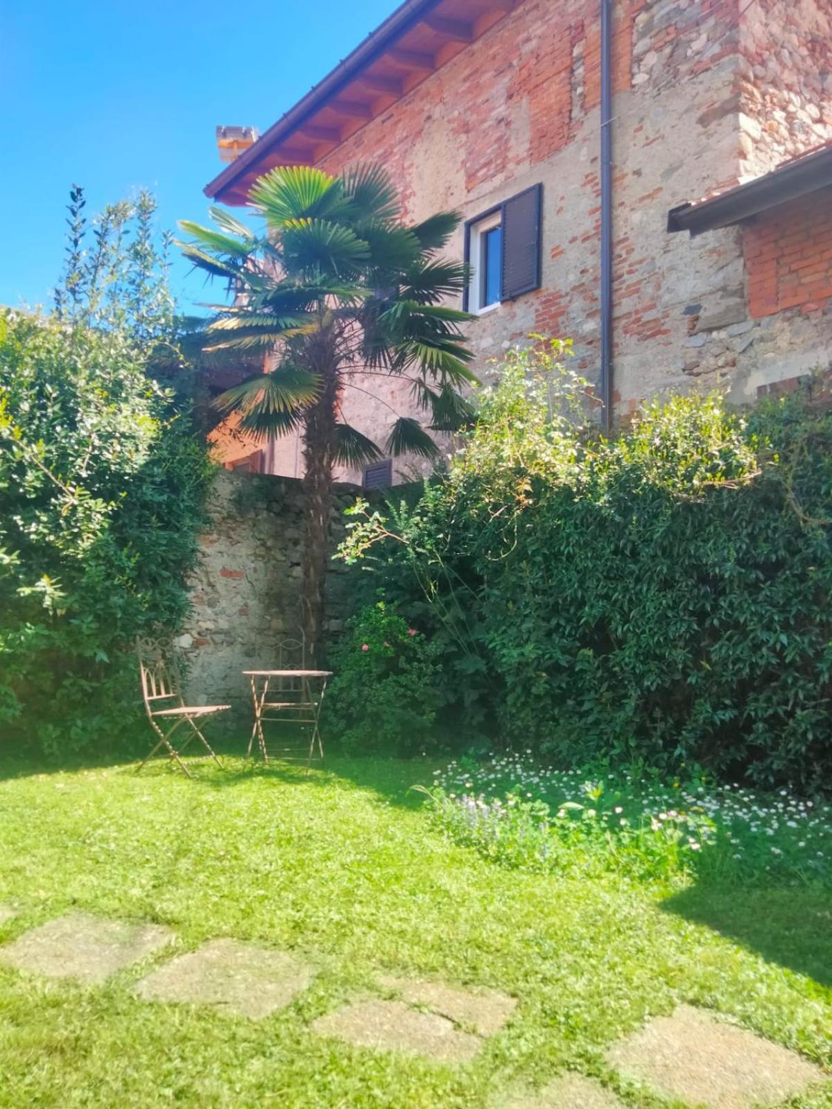 Residenza Esse Villa Angera Bagian luar foto