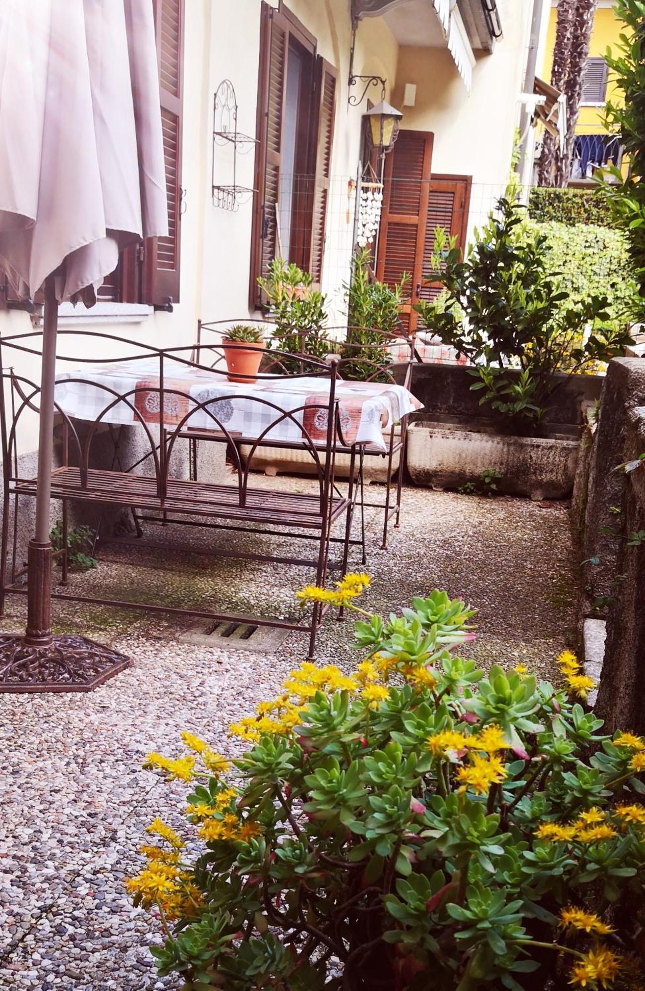 Residenza Esse Villa Angera Bagian luar foto